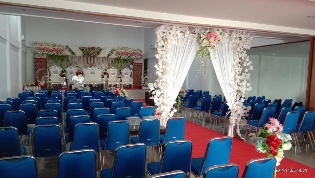Hotel Meganita Mamuju Zewnętrze zdjęcie