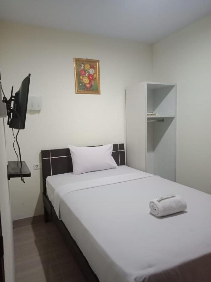 Hotel Meganita Mamuju Zewnętrze zdjęcie