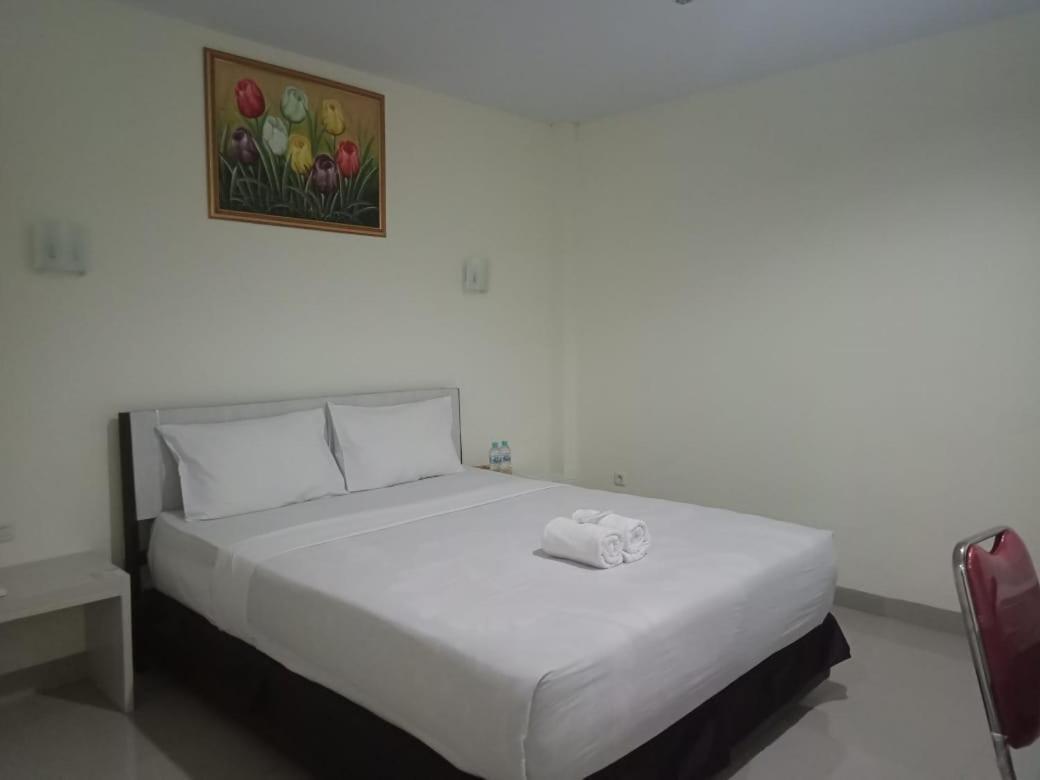 Hotel Meganita Mamuju Zewnętrze zdjęcie